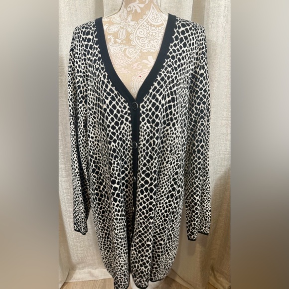 Isaac Mizrahi Live Cardigan Women’s 2X Black White Geometric Button Front - Picture 2 of 10